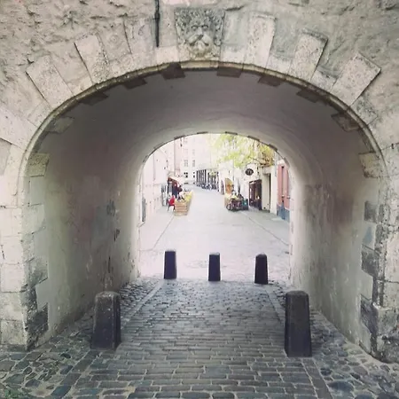 公寓 Old Town City 5 *